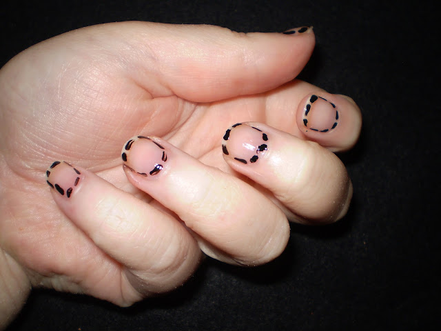 Artistic Outlines nail art