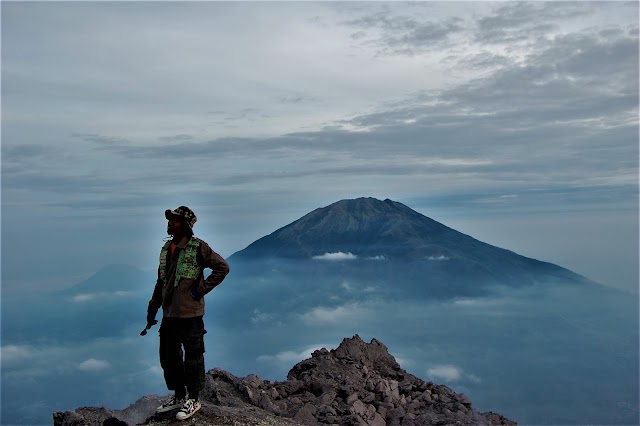 Daftar gunung-gunung di Indonesia