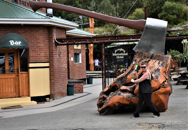 Longley BIG Axe | BIG Things Tasmania