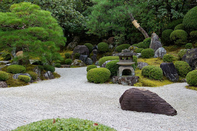 Taman Kecil Depan Rumah Bergaya Jepang