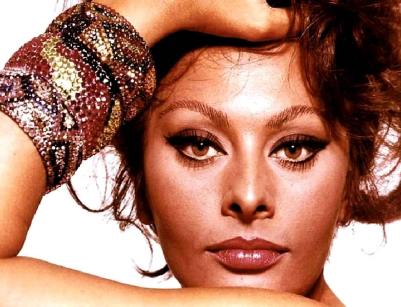 sophia loren nine. Sophia Loren
