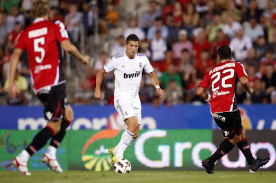 Cristiano Ronaldo faces two Mallorca defenders