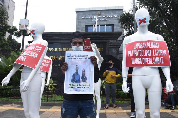 ke Polda Metro Jaya, Koalisi Berikan Riset Dugaan Luhut Terlibat di Tambang Papua