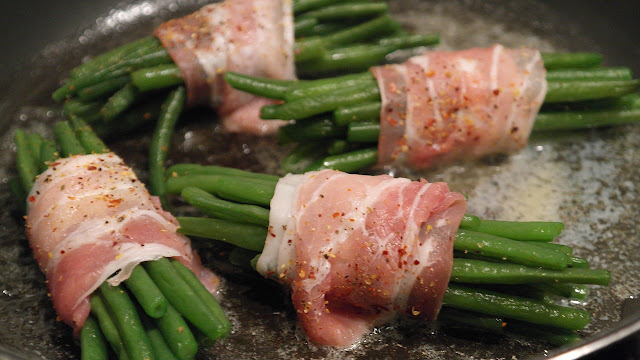 Green Bean Bundles Wrapped in Raw Bacon