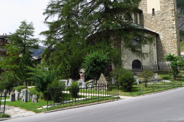 Mountaineers’ cemetery located behind the Zermatt Catholic Church. Most of the graves date from the 19th century, some from the early-20th century.