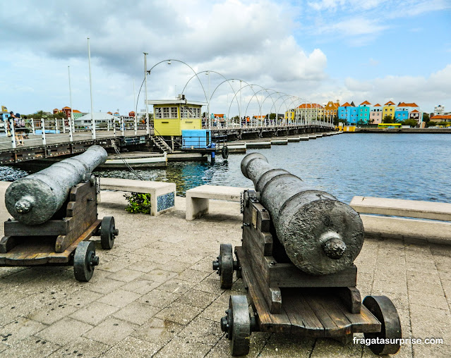 Ponte Rainha Emma em Willemstad, Curaçao