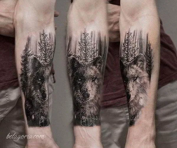 foto con tatuaje de bosque espectaculare