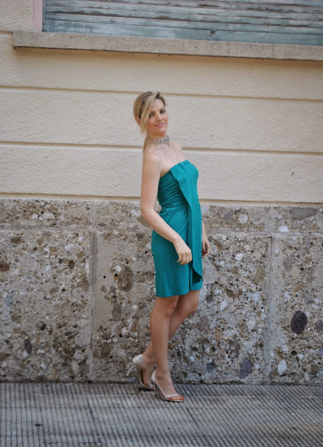 green dress how to wear green green elegant dress elegant summer outfit fashion bloggers italy blondie blonde hair blonde girls italy italian girls legs guess shoes majique london necklace 