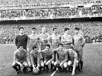 REAL VALLADOLID DEPORTIVO. Temporada 1962-63. Calvo, García Verdugo, Pini, Pinto, Ramírez, Sanchís. Aramendi, Endériz, Morollón, Rodilla y Molina. REAL MADRID C. F. 4 REAL VALLADOLID DEPORTIVO 1. 17/02/1963. Campeonato de Liga de 1ª División, jornada 21. Madrid, estadio Santiago Bernabéu. GOLES: 1-0: 22’, Félix Ruiz. 1-1: 39’, Emilio Morollón. 2-1: 57’, Félix Ruiz. 3-1: 69’, Amancio. 4-1: 74’, Gento.