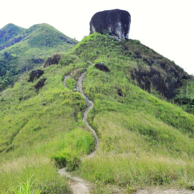 Bukit Batu Manda, Spot Foto di Sumatera Barat dengan Pemandangan Pegunungan