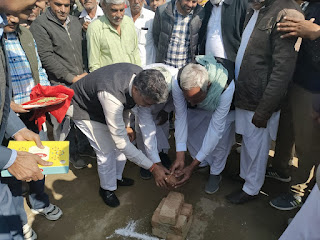 हरियाणा कृषि विपणन बोर्ड के चेयरमैन आदित्य देवीलाल चौटाला ने चौटाला-मम्मड़ खेड़ा सड़क का रखा नींव पत्थर