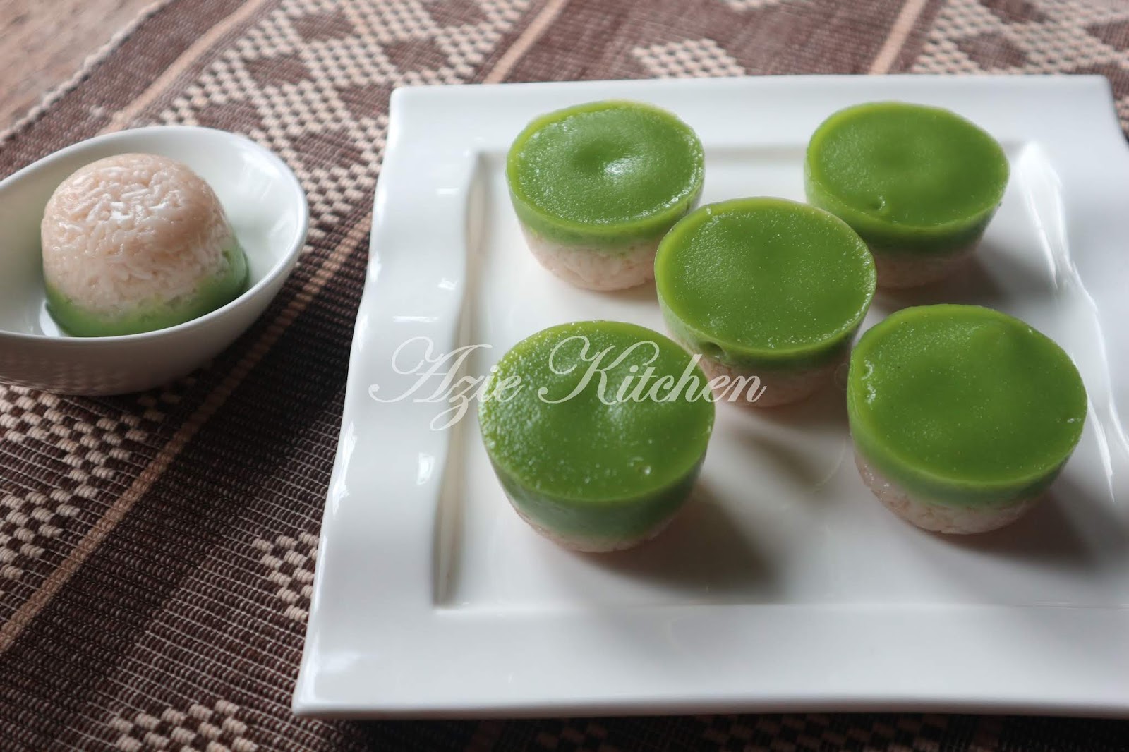 Kuih Seri Muka Istimewa Azie Kitchen Gerenti Sedap - Azie 