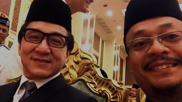 jacky chan masuk islam