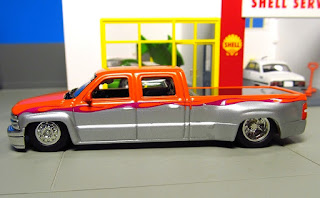 Hot Wheels 100%  Slammed  Set Chevy Crew Cab   