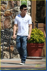 taylor-lautner-la-lunch-01