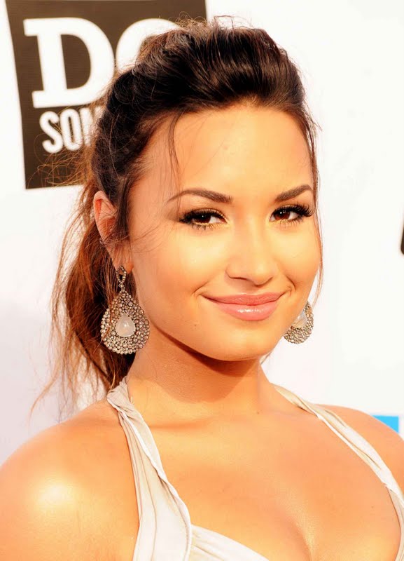 Demi Lovato 2011 VH1 Do Something Awards