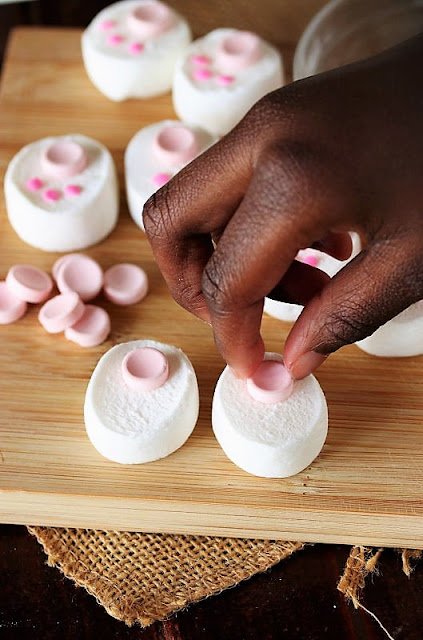 How to Make Marshmallow Bunny Butt Feet Image