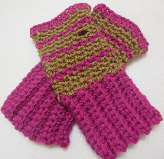 Sweet Nothings Crochet free crochet pattern blog ;  photo of a pair of gloves for young boys