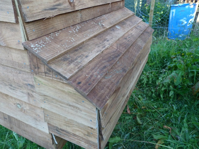 Large nest box with a good slope to discourage chickens jumping on it