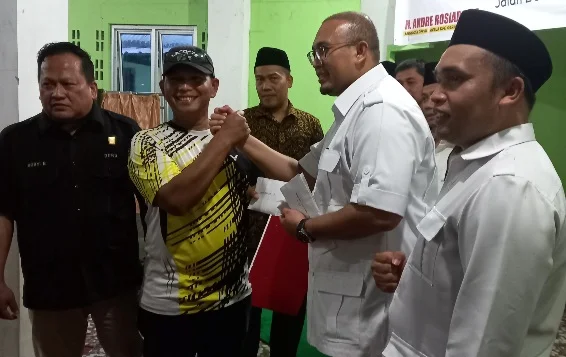 Balanjuang Gulai Kambing di Surau Gadang, Andre Rosiade Serahkan Bantuan Spontan ke Majelis Taklim, KWT dan Pencak Silat, Mushalla Akan Dibantu Rp100 Juta