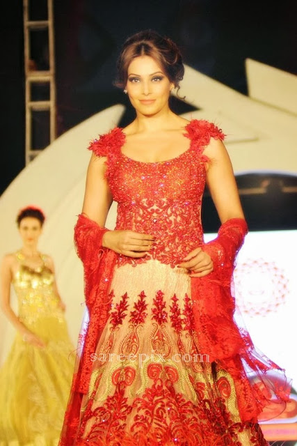 Bipasha basu ramp walk in lehenga at Marigold watches fashion show
