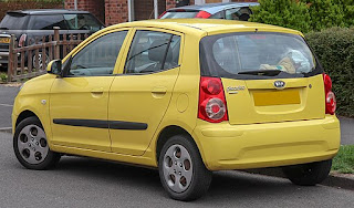 Une Kia Picanto jaune