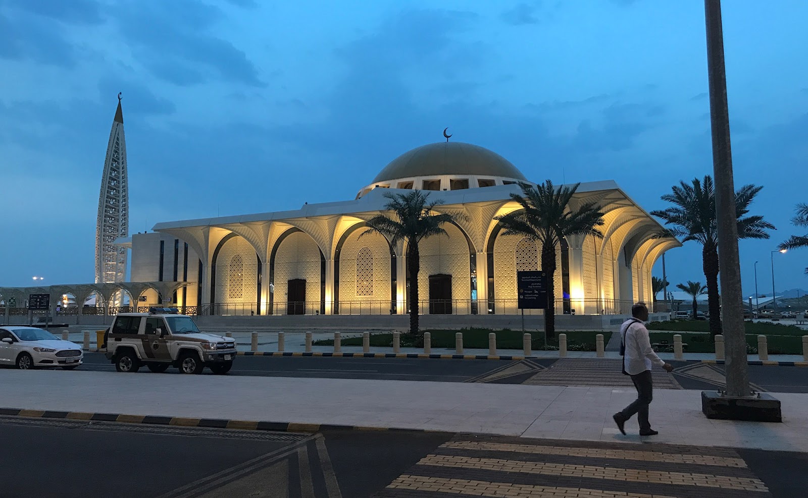 Masjid di Bandara Amir Muhammad bin Abdul Azis, Madinah.