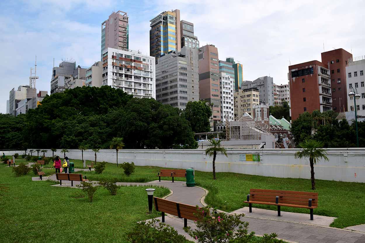 A Walk in Kowloon Park, Hong Kong, China‏