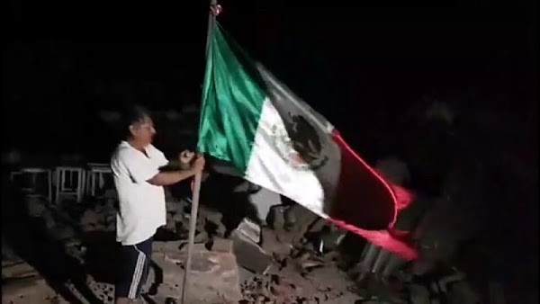 Rescató la Bandera de entre los escombros y lo que hizo después conmovió a todo el mundo.