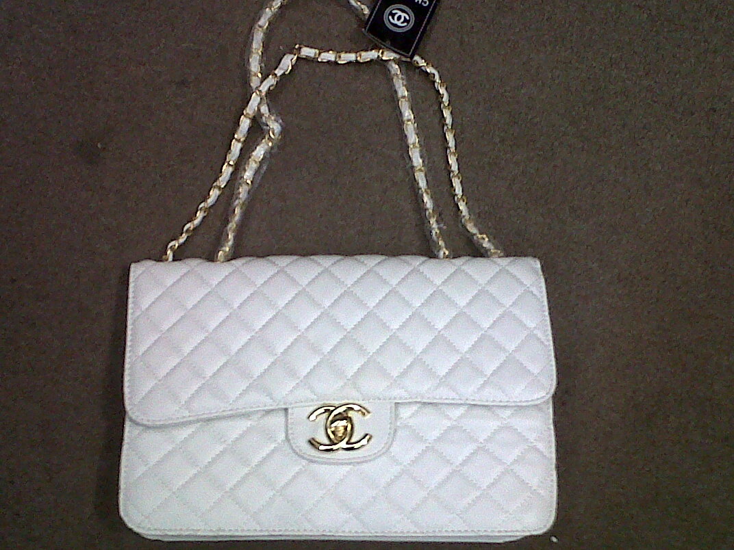 Lets shopping here.: Chanel White Handbag
