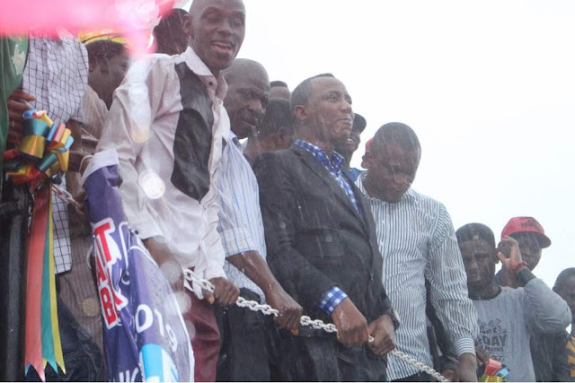 Crowd Defy Rain for Sowore?s #TakeItBack Movement