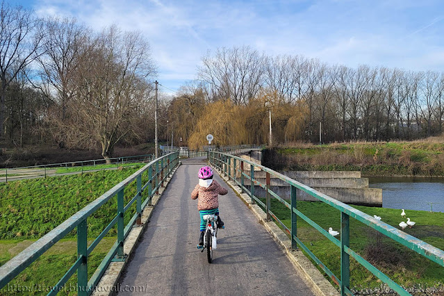 Biking along Brussels Charleroi canal