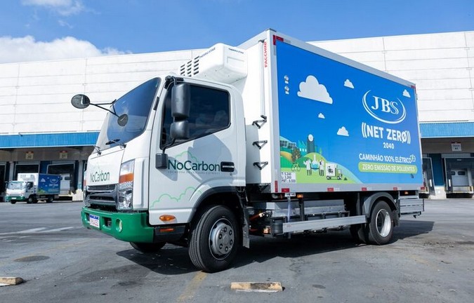 JBS lança empresa para locação de caminhões 100% elétricos