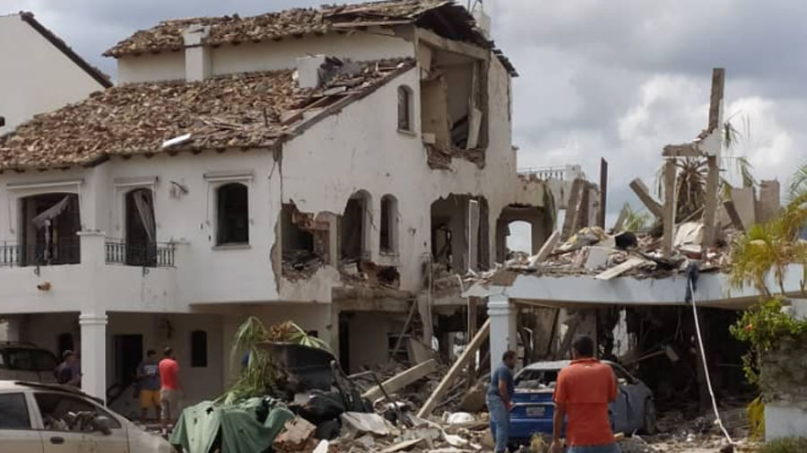 Explosión en vivienda de Lechería deja una persona muerta y varios heridos