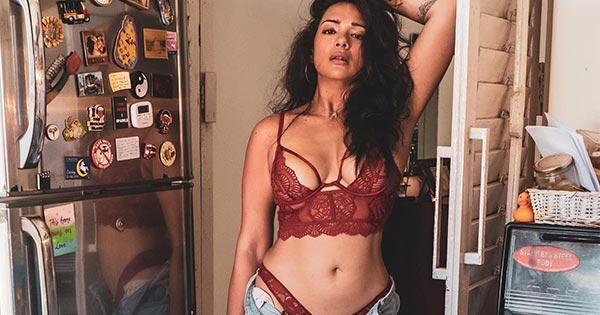 Megha Gupta lacy bra underwear cleavage navel