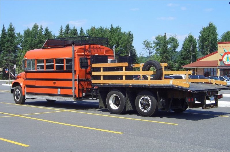 International ex School Bus modificado como  camión