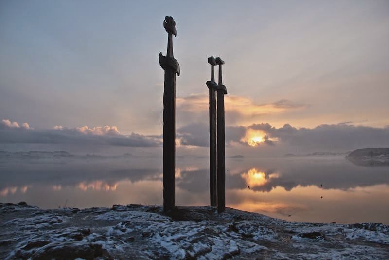 sverd i fjell, stone swords, sverd, viking statue norway, fjell norway, stavanger swords,