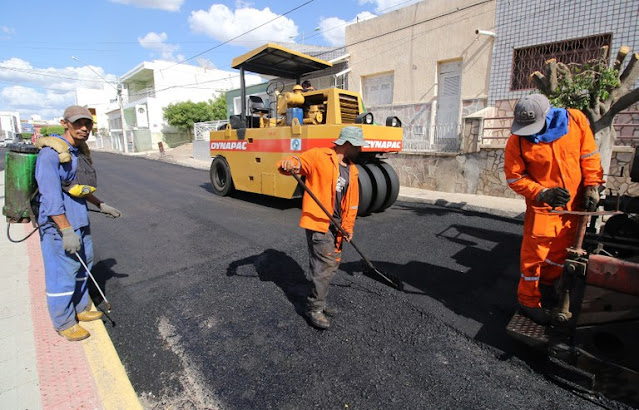 João Azevêdo inspeciona obras de mobilidade urbana e anuncia instalação de unidade do Lacen e tomógrafo em Sousa