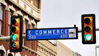 Commerce Street - Photo by Mark König on Unsplash