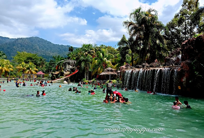 Mandi Manda di  Sungai Klah Hot Springs