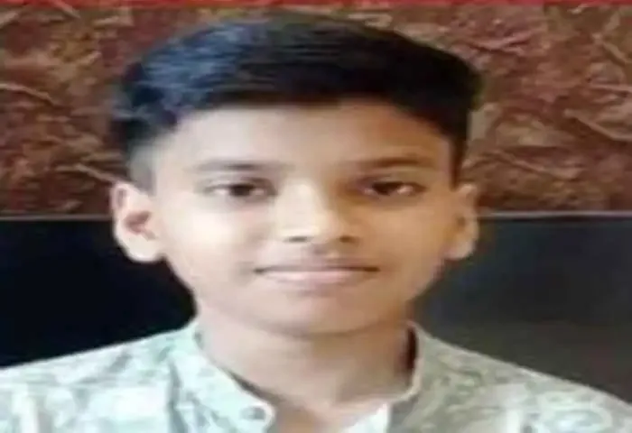 Student died when a stone pole fell while swinging, Kannur, News, Accidental Death, Police, Swinging, Obituary, Sree Niketh, Hospital, Treatment, Kerala News