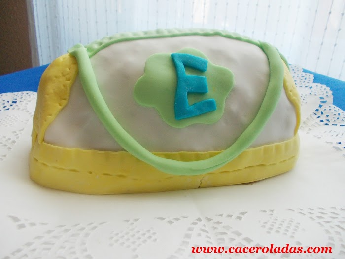 Bolso de fondant de chocolate con crema de fresas