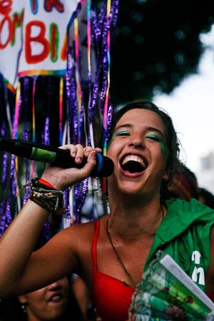 cantando