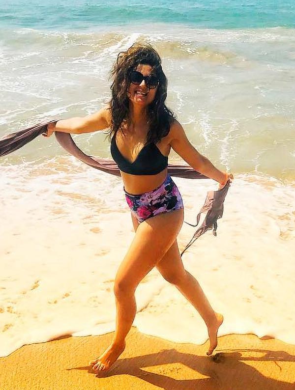 ridhi dogra bikini sexy legs thighs pitchers actress