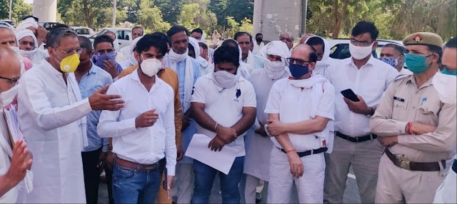 खैरपुर गुर्जर के किसानों की मांग प्राधिकरण अधिकारियों पर हो कठोर कार्रवाई
