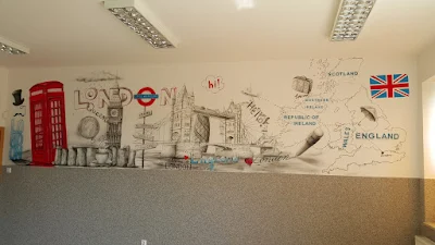 Malowanie klasy szkolnej, Jak pomalować klasę, malowanie klasy językowej, mural 3D w szkole, aranżacja sali językowej, ciekawy sposób na aranżację przestrzeni w sali lekcyjnej języka Angielskiego