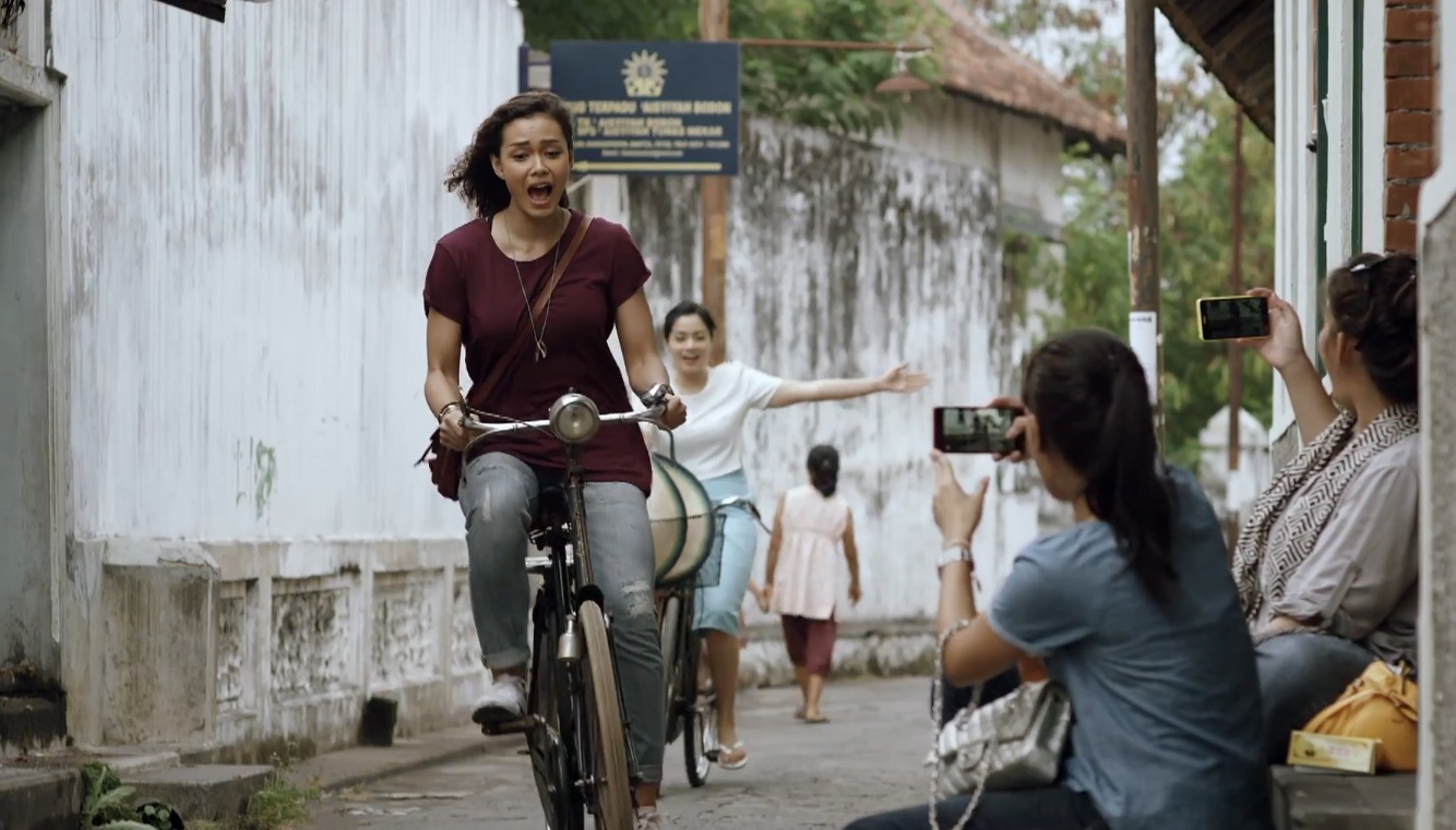 Review Film Ada Apa dengan Cinta 2 (2016) : Menarik tapi 