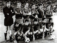 Selección de ESPAÑA - Temporada 1971-72 - Iríbar, Sol, Gallego, Calleja, Tonono, Claramunt; Ufarte, Irureta, Gárate, Asensi y Valdez - ESPAÑA 2 (Valdez y Gárate), URUGUAY 0 - 23/05/1972 - Partido amistoso - Madrid, estadio Vicente Calderón - Alineación: Iribar; Sol, Tonono, Gallego, Calleja (De la Cruz, 67'); Claramunt, Irureta (Uriarte, 82'), Asensi; Ufarte, Gárate y Valdez