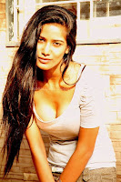 POONAM, PANDEY, HOT, DEEP, CLEAVAGE, SHOW