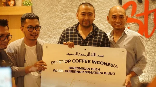 Dukung UMKM Tak Kenal Batas Wilayah, Wagub Audy Resmikan Pitstop Coffee di Makassar